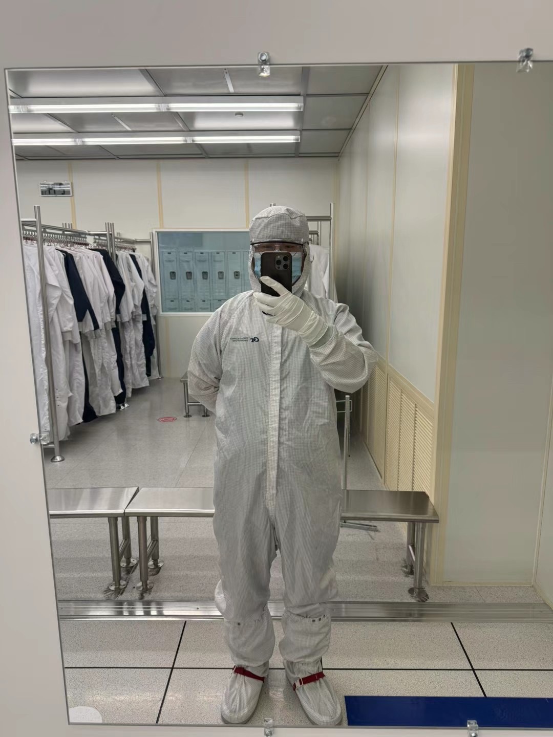 Animal laboratory assistant’s work environment and protective clothing